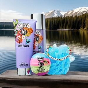 New WB Hi Peach Layne X Looney Tunes Suds & Soak Bath Set Deluxe 5 Pc Body Cream